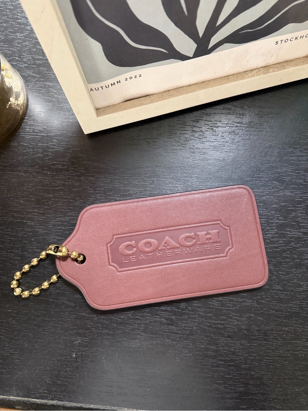 COACH oversized hang tag in Maple